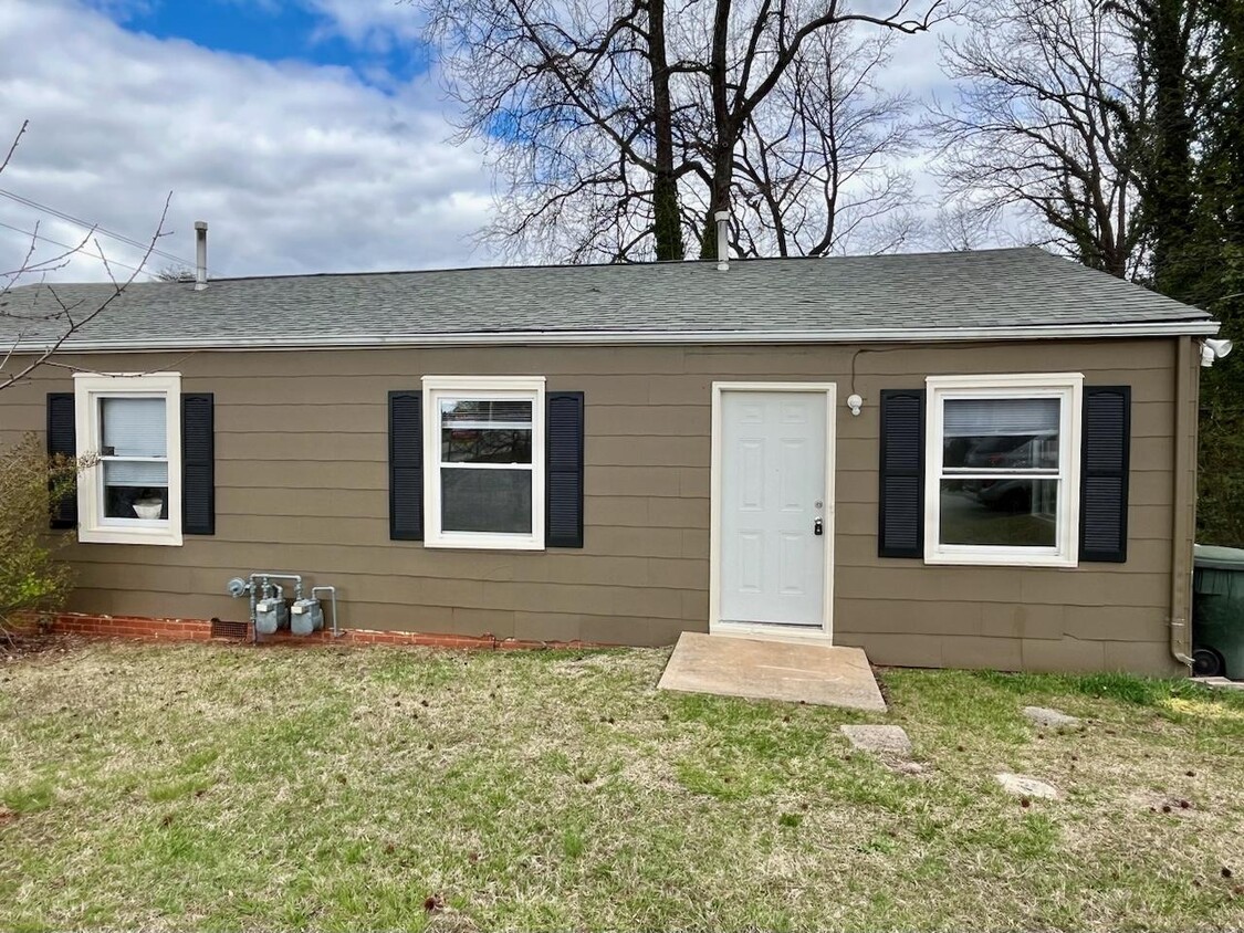 Primary Photo - 2016 Colonial Ave