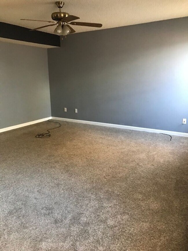 Foto del edificio - Lovely 2 Story with Finished Basement