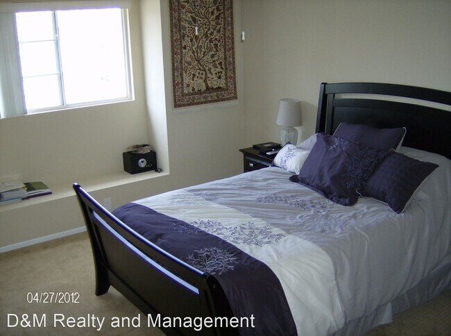 Building Photo - 3 br, 2.5 bath House - 2409 Maravilla Way