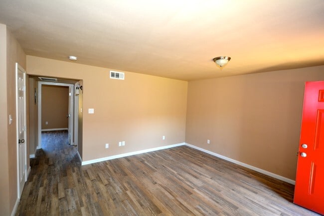 Building Photo - Harmony Apartments-ALL BILLS PAID