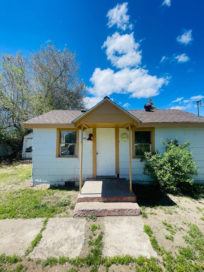 Foto del edificio - Cozy 2bdrm 1 bath house with yard and exte...