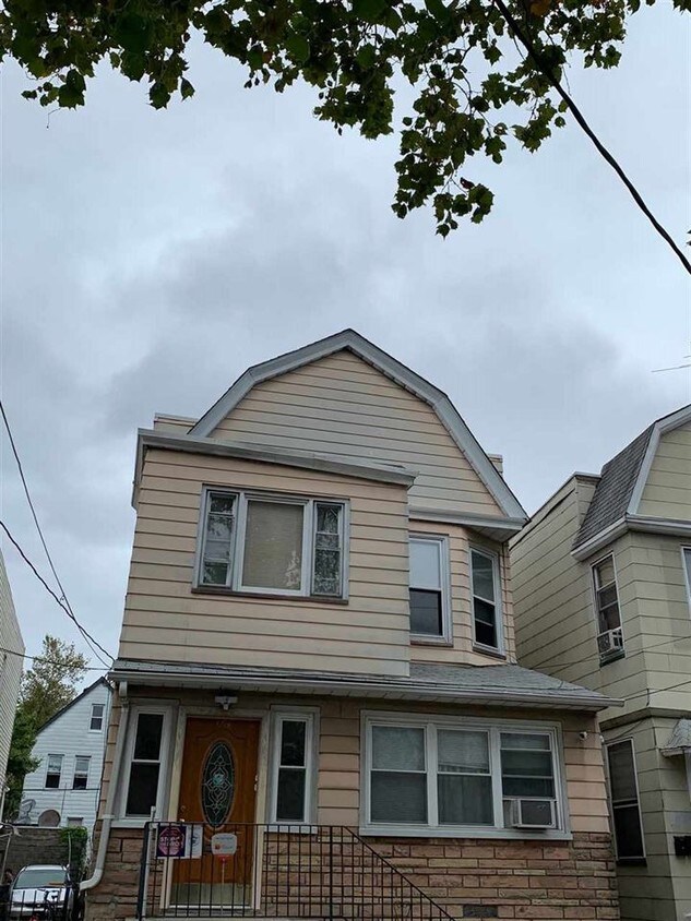 Primary Photo - 364 Woodlawn Ave