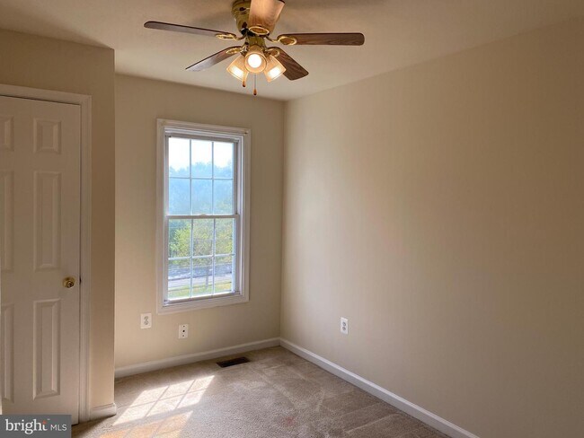 Foto del edificio - 913 Dixon St