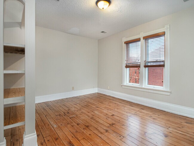 Building Photo - 203 N Washington St