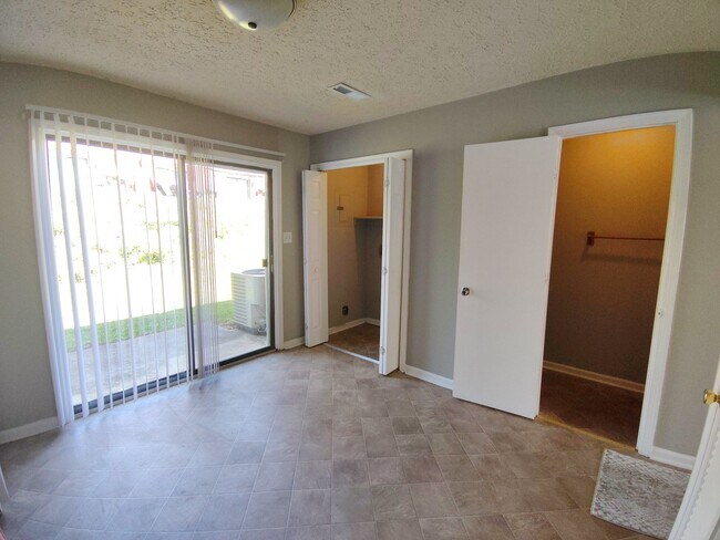 Foto del edificio - 23 Hobbs Ln