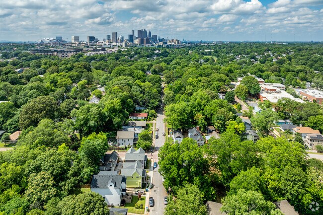 Downtown Atlanta is a short drive away from Peoplestown.