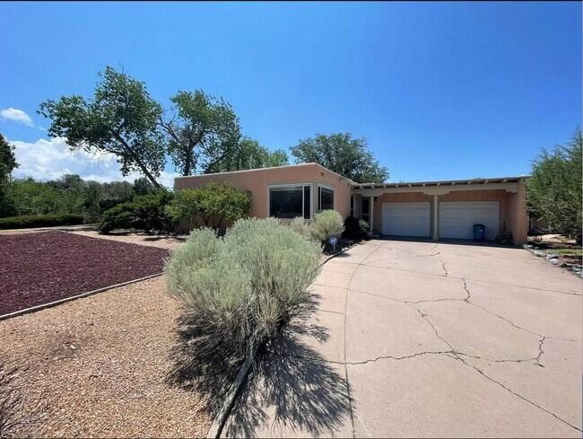 Building Photo - 100 La Placita Cir