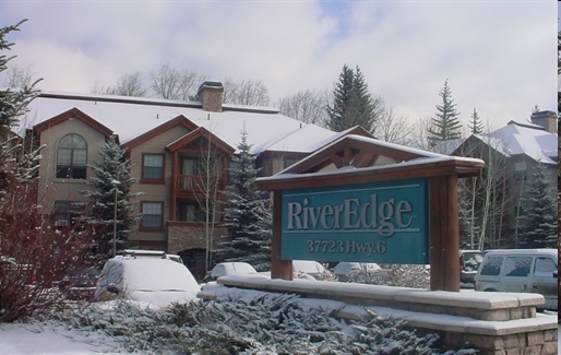 Building Photo - RiverEdge Apartments