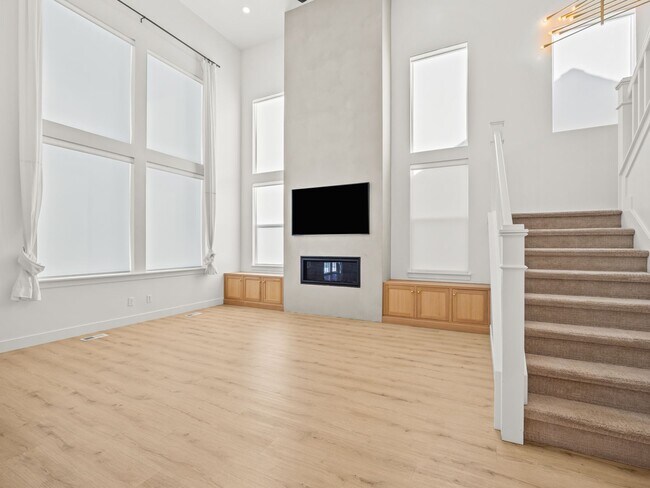 Foto del edificio - 5 Bed / 3.5 Bath Home in Saratoga Springs – Spacious Living Near Utah Lake