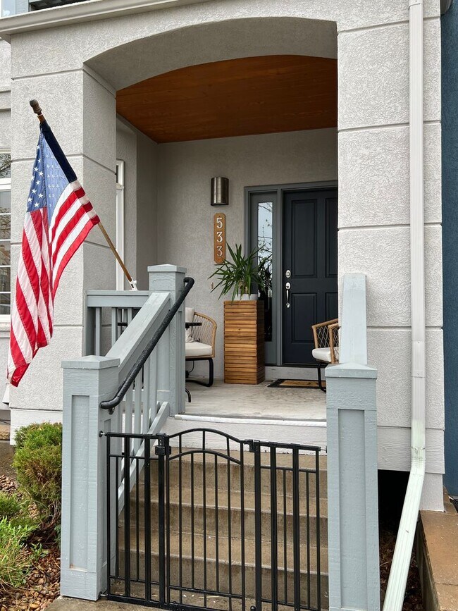 Foto del edificio - BEAUTIFUL 3 Bed 3.5 Bath Townhome in Dakota Ridge Village in North Boulder
