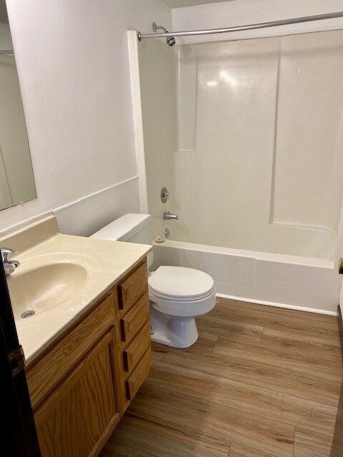 Bathroom - 1222 W Monroe St