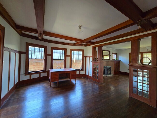 Building Photo - 26850 Seven Mile W