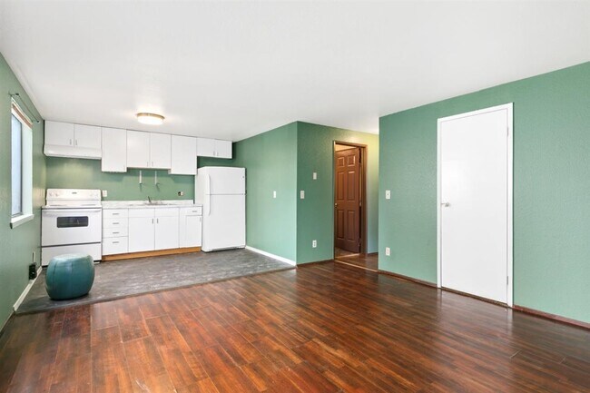 Building Photo - 4745 Delridge Way SW
