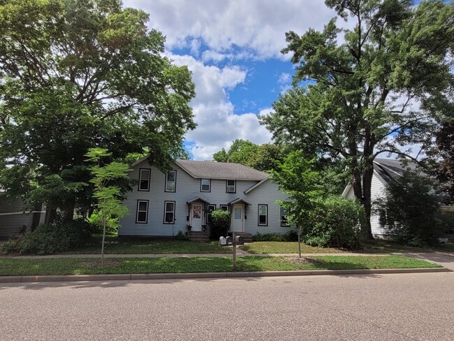 Building Photo - 608 1/2 Putnam St
