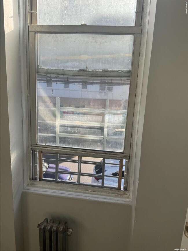 Foto del edificio - 841 Livonia Ave