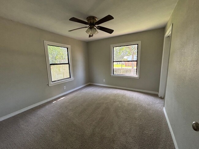 Building Photo - Lovely 3 Bedroom 1 Bathroom Home For Rent