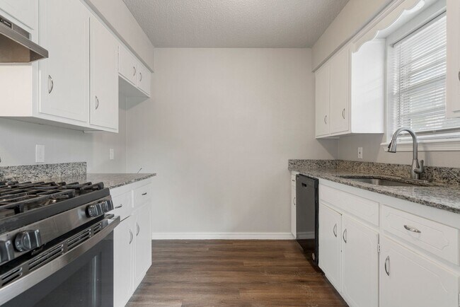 Foto del edificio - Updated 3 bedroom home