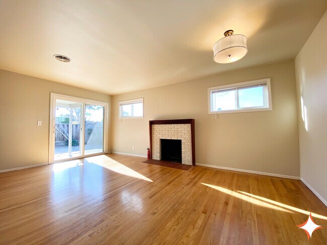 Foto del edificio - 100 Dahlia Dr