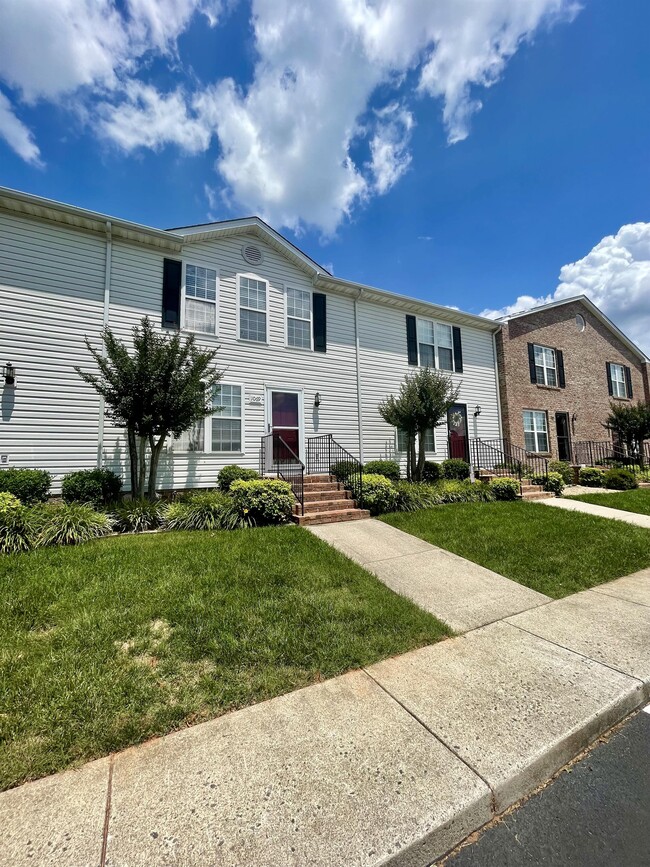 Photo - 1069 Blue Ridge View Cir Townhome