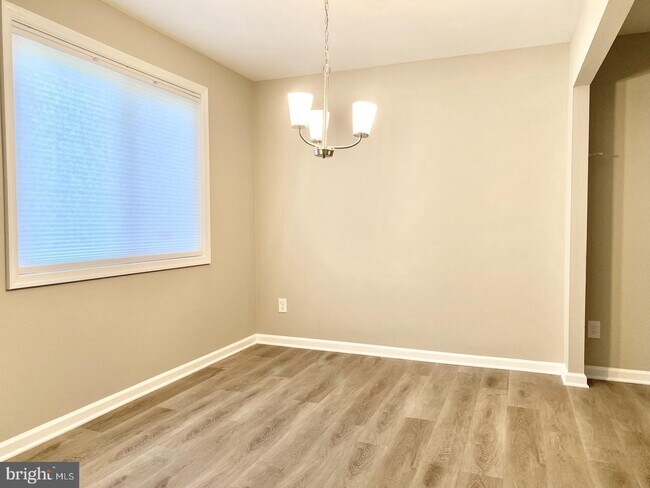 Foto del edificio - 6288 Rose Hill Ct