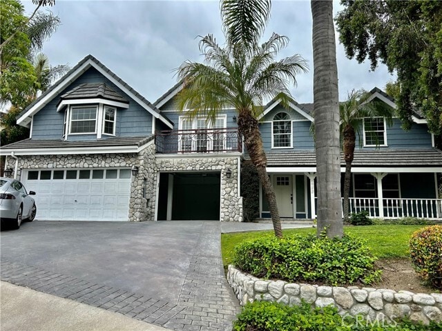 Building Photo - 2822 Via Amapola