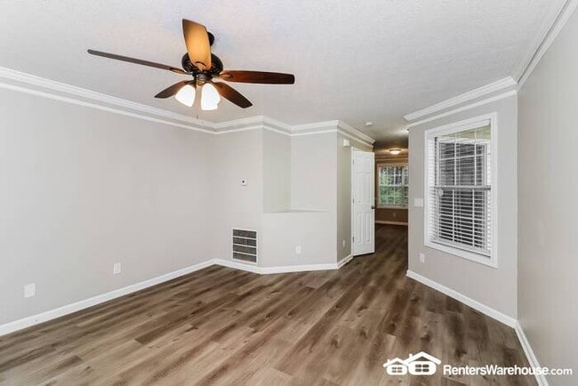 Foto del edificio - Beautiful Two Story -  Near South Dekalb