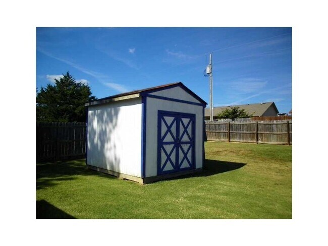 Foto del edificio - Nice 3 Bed 2 Bath House.  Yard Care Included.  Gas Heat & Hot Water