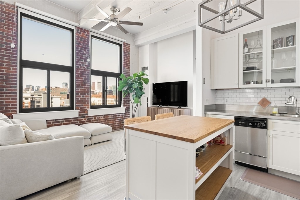 Foto principal - 320 W 2nd St