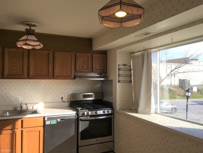 Building Photo - 3 br, 2.5 bath Townhome - 2384 Sun Valley Cir