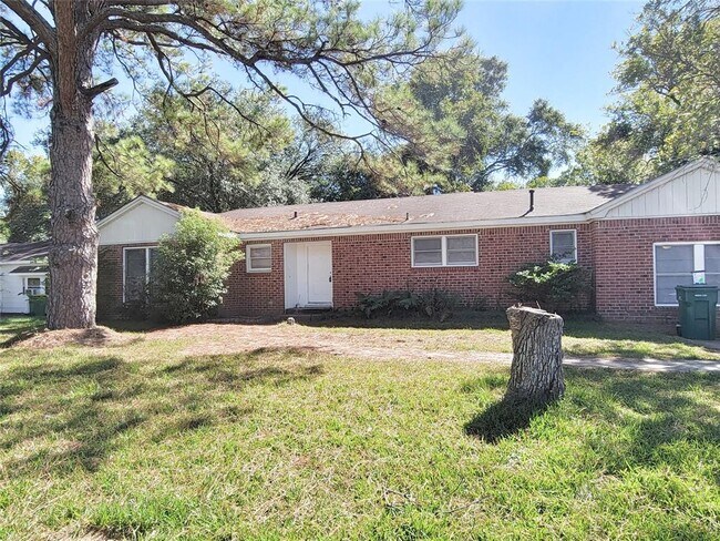 Building Photo - 2419 Oaklawn Dr
