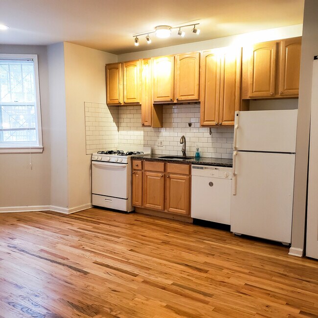 Foto del edificio - 1366 N Hoyne Ave