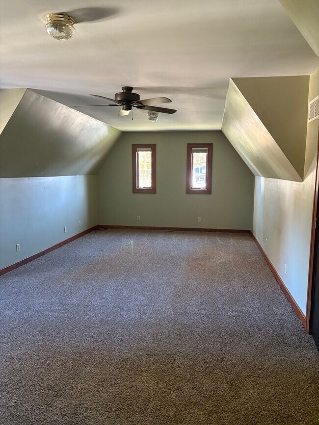 Foto del edificio - Large 4 bedroom Home for Rent