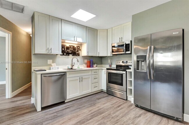 Foto del edificio - 781 Little Pine Dr