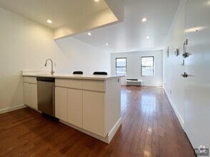 Building Photo - 36-21 Review Ave