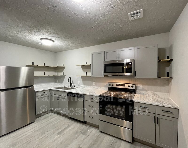 1306 E McDaniel St Unit 7, Springfield, MO 65802 Condo for Rent in