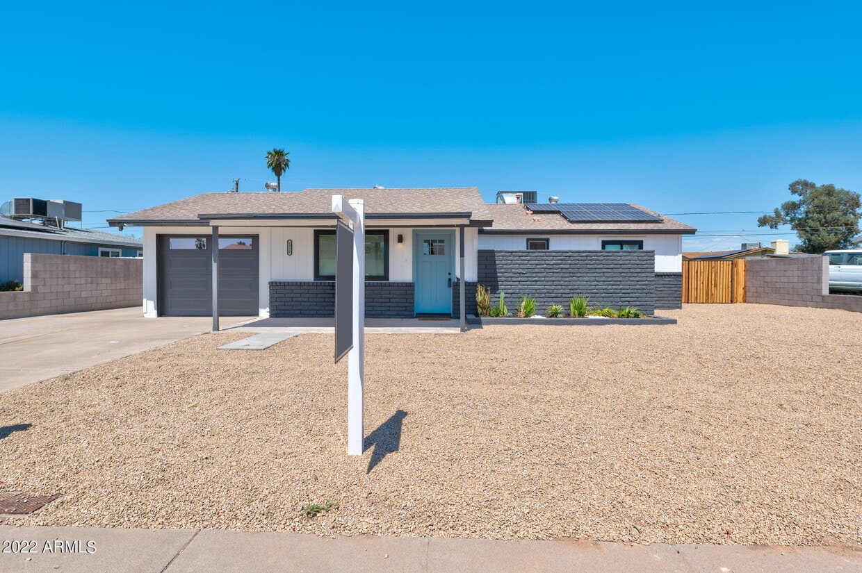 Primary Photo - 3320 E Claire Dr