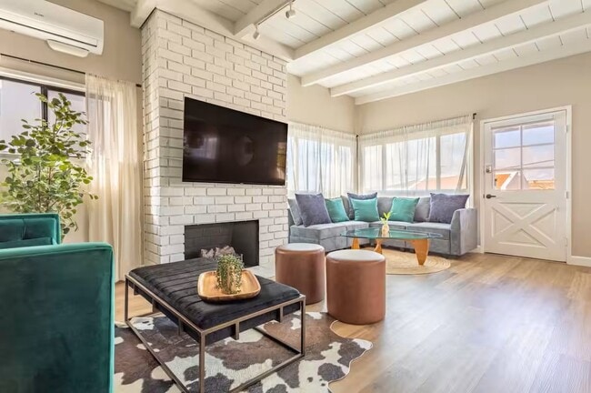 Building Photo - 326 Rosecrans Ave