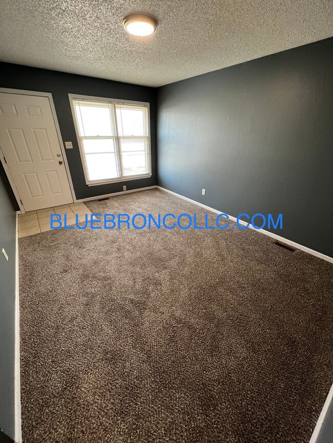 Foto del edificio - New flooring and fresh paint in the newly ...