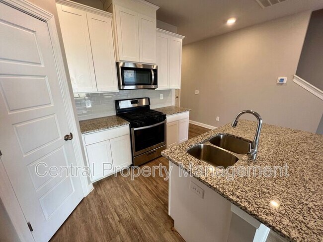 Foto del edificio - 613 Reese Ln