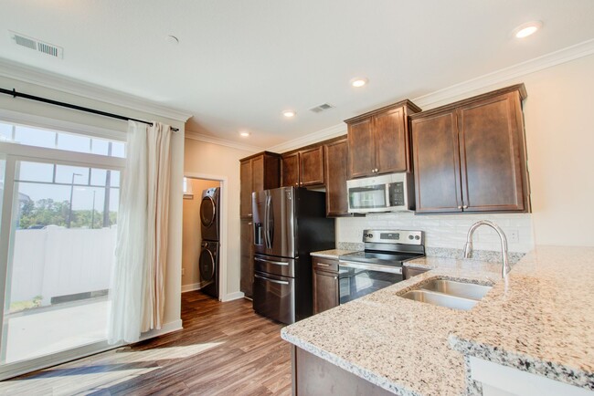Building Photo - Newer Construction, 3 Bedroom, 2.5 Bath To...