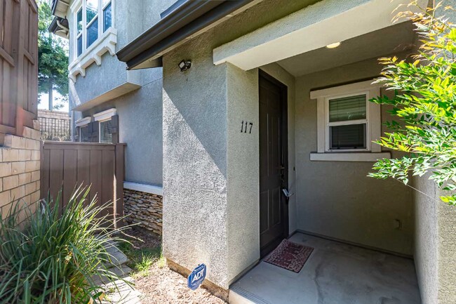 Building Photo - 425 S Meadowbrook Dr