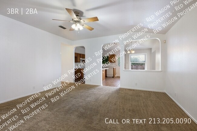 Foto del edificio - 5016 Crestwood Hill Dr