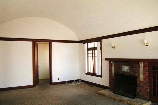 Foto del edificio - 3646 Crown Point Dr