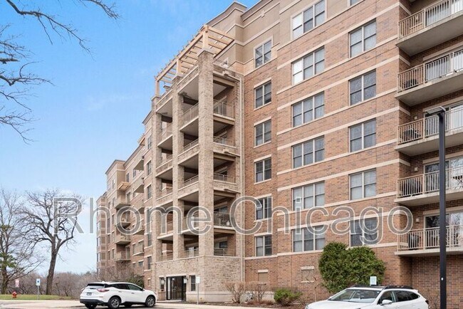 Building Photo - 125 Lakeview Dr