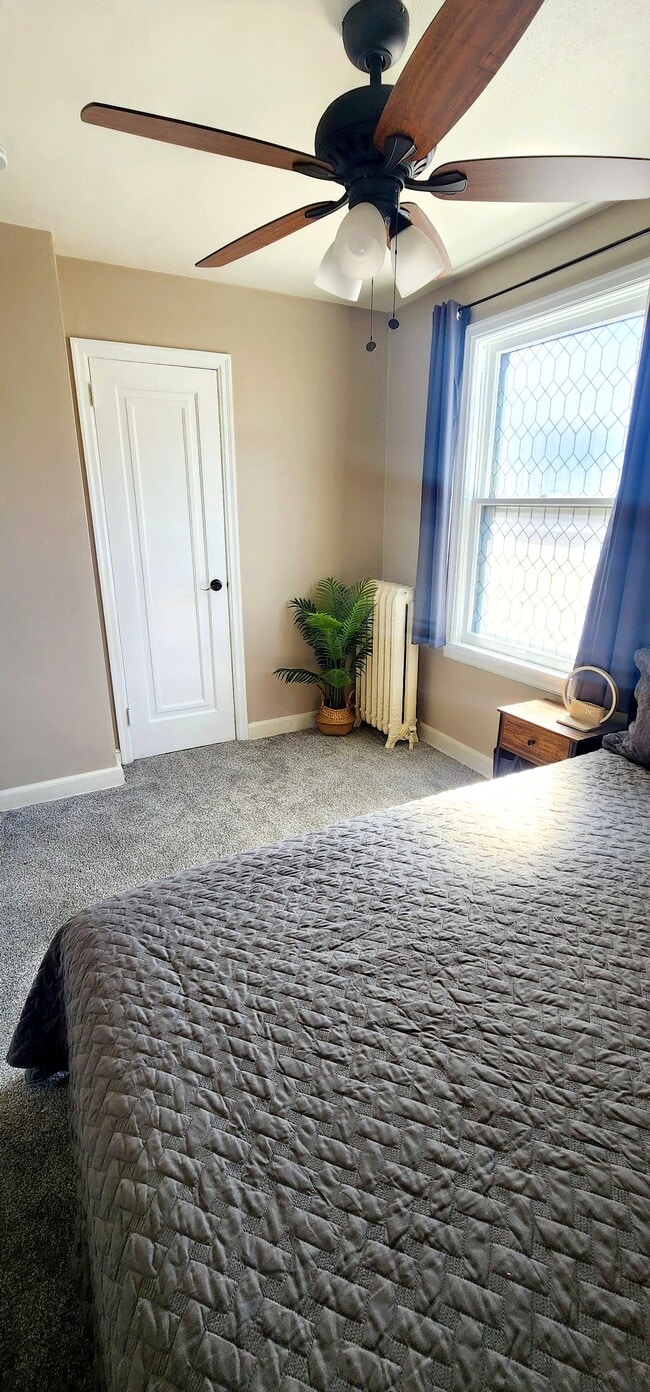 Vintage charm meets fresh greenery—Duluth details. - 822 E 4th St