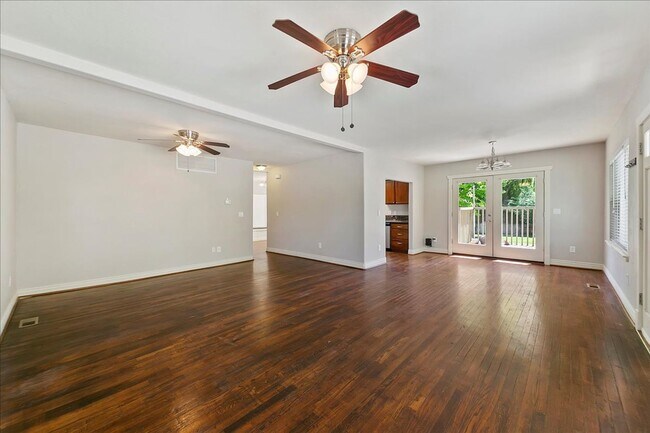 Building Photo - North End corner lot with garden and TONS ...