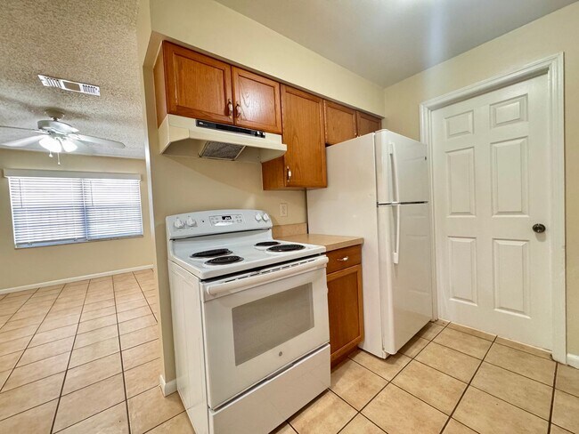 Foto del edificio - 2 Bedroom 1 Bath Duplex - Priced to Rent!