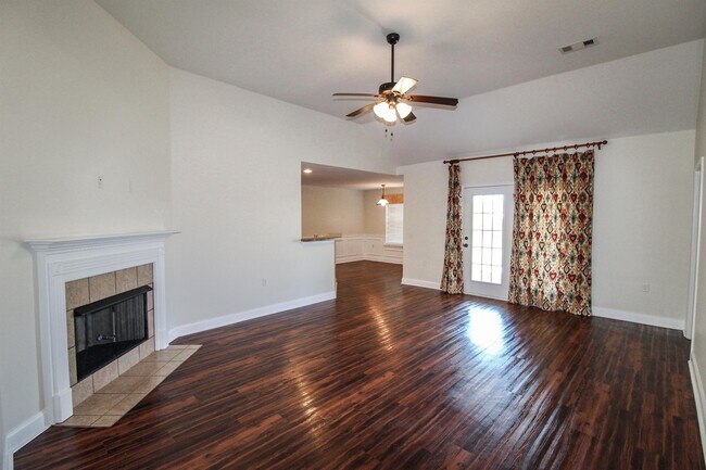 Building Photo - 147 Stonebrook Way