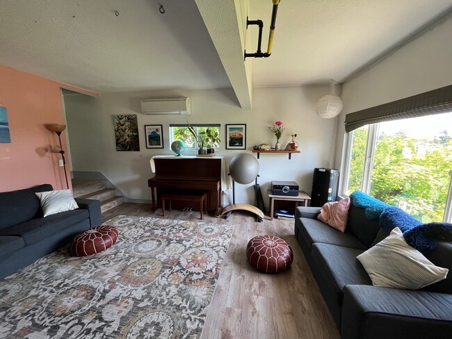Living room - 1745 SE Nehalem St