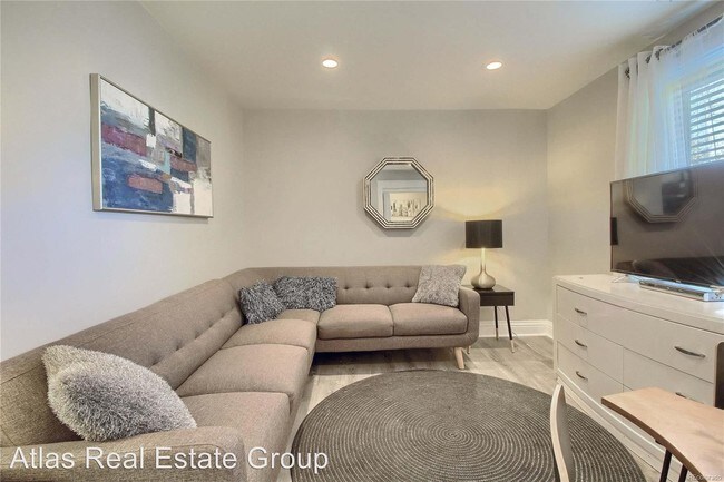 Building Photo - 520 E 1st Ave